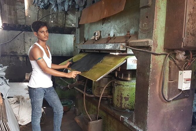 Group Tour of Dharavi Slum Walk With Local Guide