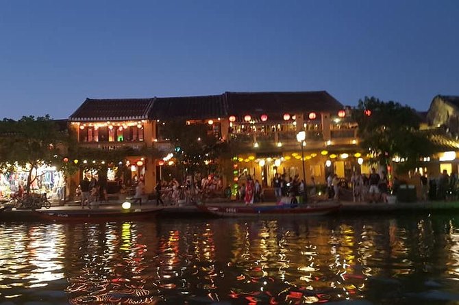 1 guided tour to visit hoi an ancient city sampan boat ridenight marketlanterns Guided Tour to Visit Hoi An Ancient City, Sampan Boat Ride,Night Market,Lanterns