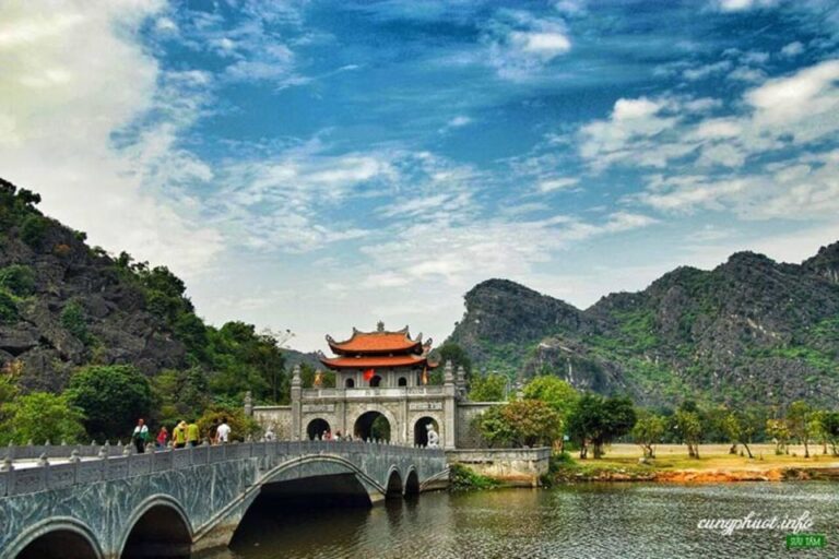 Ha Noi: Hoa Lu -Tam Coc With Buffet Lunch & Cycling