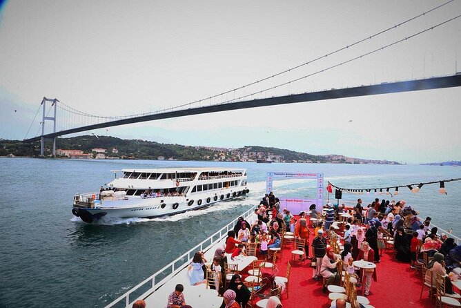 Half-Day Bosphorus Boat Guided Tour & Spice Bazaar From Istanbul