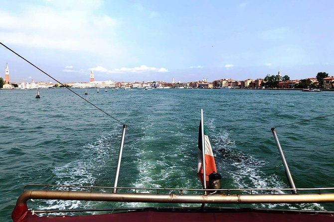 Half-Day Motorboat Cruise to Venice Lagoon Islands Murano and Burano