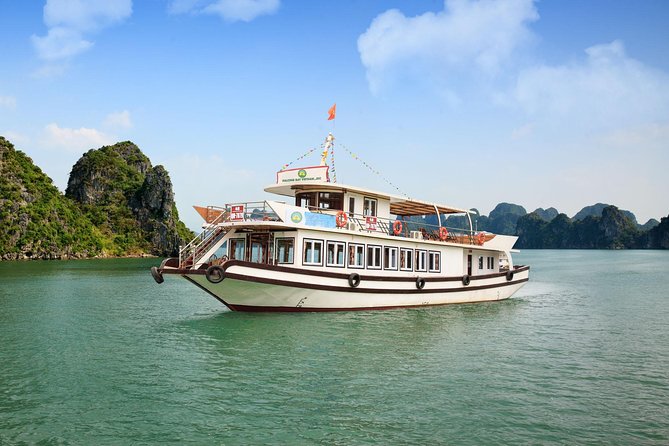 1 halong bay cruise 1 day on deluxe boat Halong Bay Cruise 1 Day on Deluxe Boat