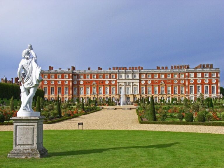 Hampton Court Palace Private Tour With Fast Track Entry