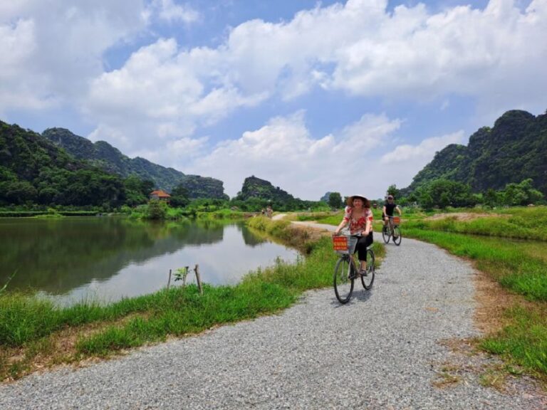 Hanoi: Ninh Binh, Hoa Lu, Tam Coc and Mua Cave Day Trip