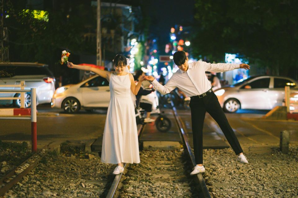 Hanoi’s Night Photoshoot With A Local Photographer