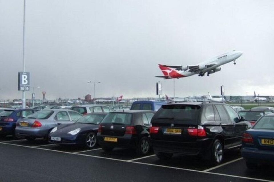 1 heathrow airport gatwick airport or vv 1 2 pax 2 Heathrow Airport – Gatwick Airport or Vv 1-2 Pax