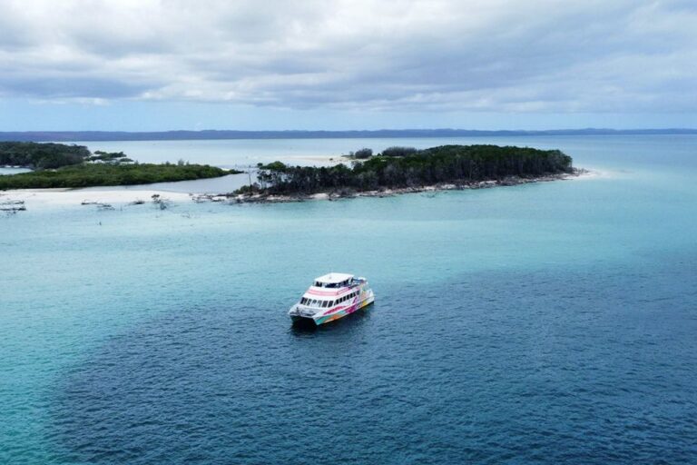 Hervey Bay: Scenic Fraser Island Fun Cruise