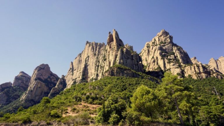 Hiking and Cultura to Montserrat Mountain Natural Park