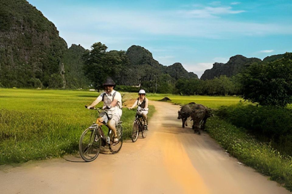 1 hoa lu tam coc mua cave full day Hoa Lu - Tam Coc - Mua Cave Full Day