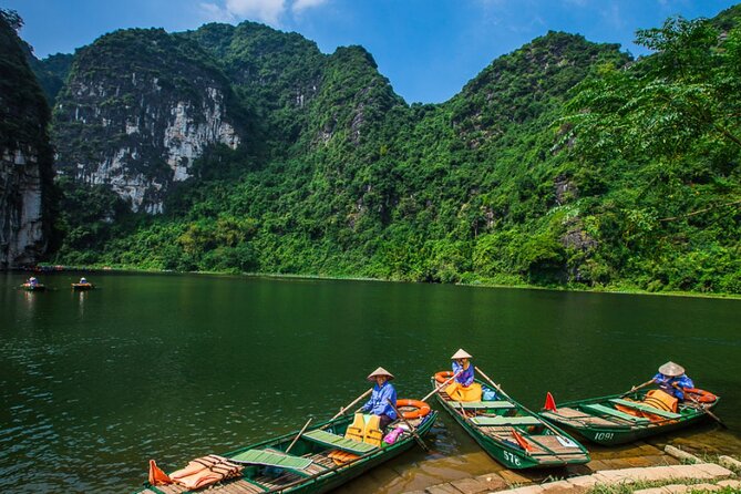 Hoa Lu, Tam Coc, Mua Cave Via Bike & Boat – Top Rated Tours 1 Day