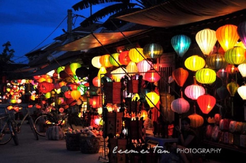 1 hoi an city tour boat ride release flower lantern on river 2 Hoi an City Tour–Boat Ride–Release Flower Lantern on River