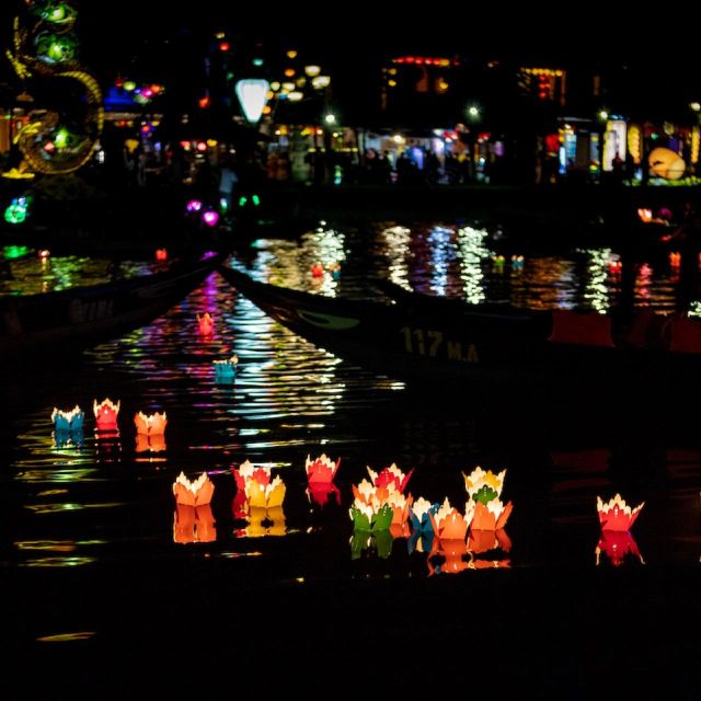 Hoi An: Hoai River Boat Trip by Night and Floating Lantern
