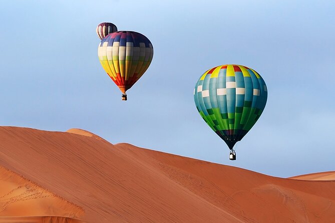 Hot Air Balloon Ride With Gourmet Breakfast and Falcon Show