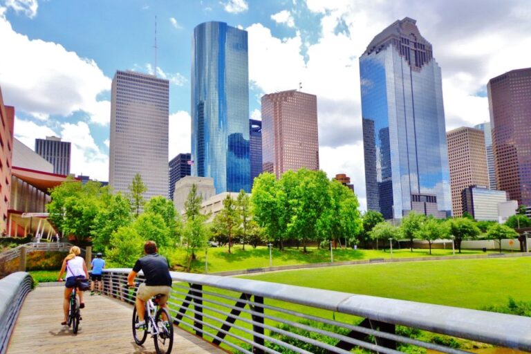 Houston: Sightseeing Self-Guided Driving Audio Tour