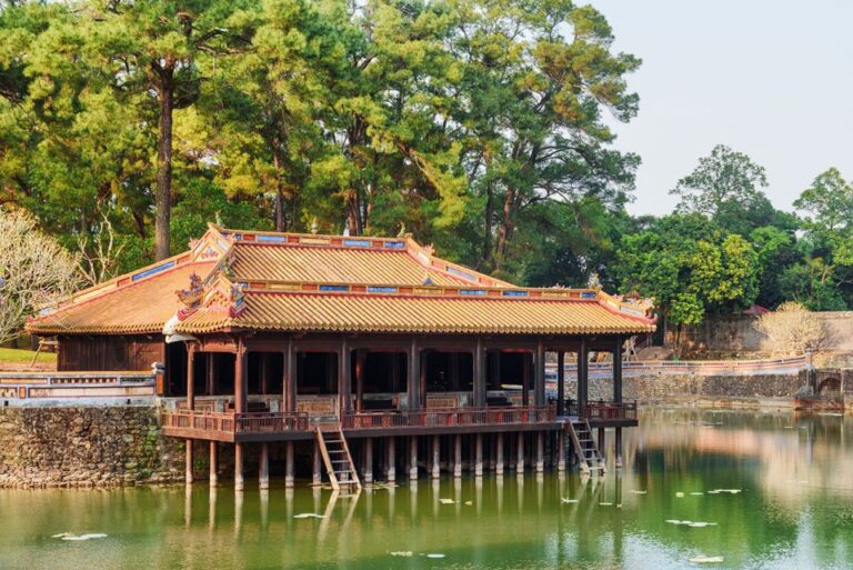Hue Private Tour: Royal Tombs, Citadel, Thien Mu Pagoda
