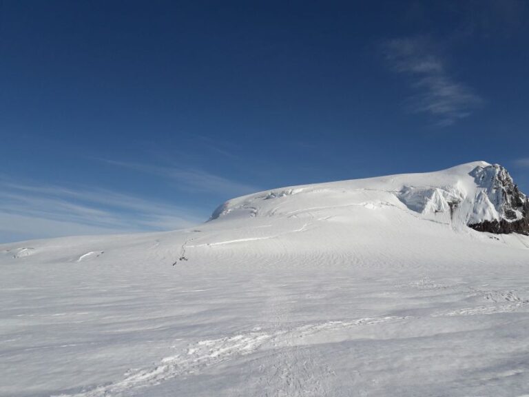 Hvannadalshnjúkur: Hike the Highest Summit in Iceland