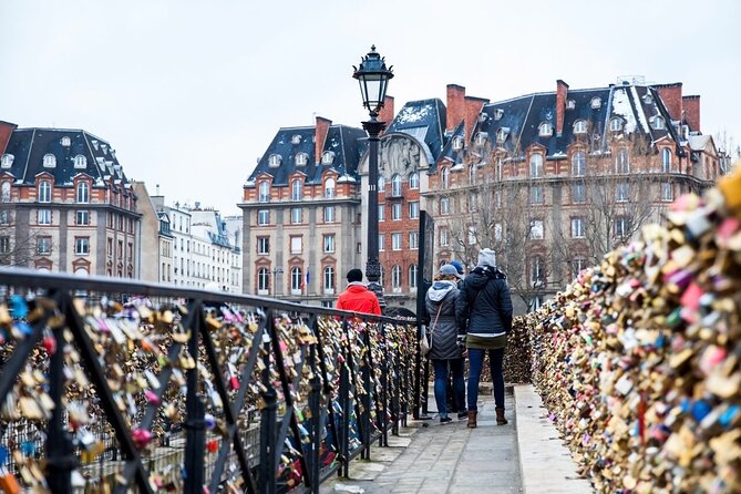 Inspiring Paris Walking Tour for Couples