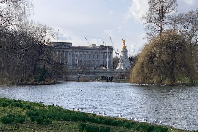 Kid-Friendly London Westminster Abbey Private Tour and Sightseeing Walk