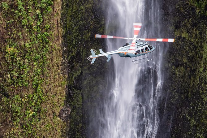Kona: Kohala Coast & Waterfalls Helicopter Tour