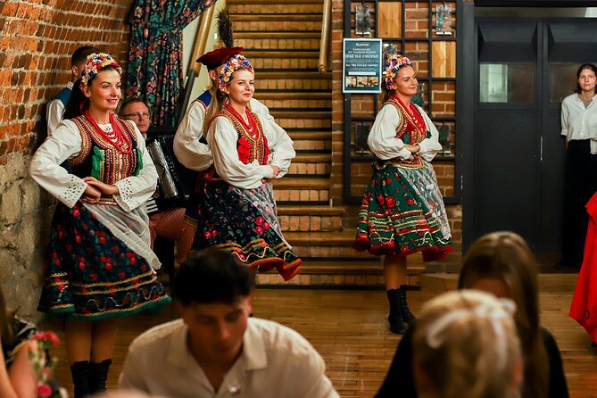 Krakow: Folk Show Dinner Drinking and Fun in Krakow