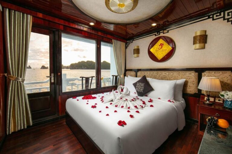 La Regina 4 Star Cruise – Halong Bay & Bai Tu Long Bay