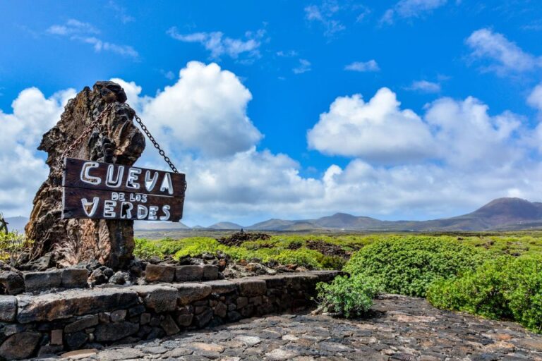 Lanzarote: Cueva De Los Verdes & Jameos Del Agua Tour