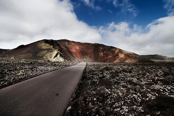 Lanzarote Minibus Tour: A Different Route - Guide and Languages