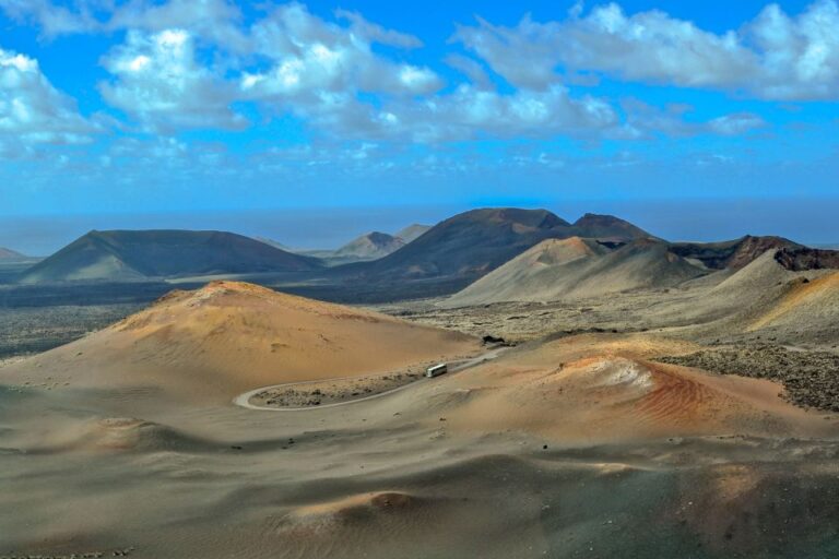 Lanzarote: Volcanos of Timanfaya and Caves Tour With Lunch