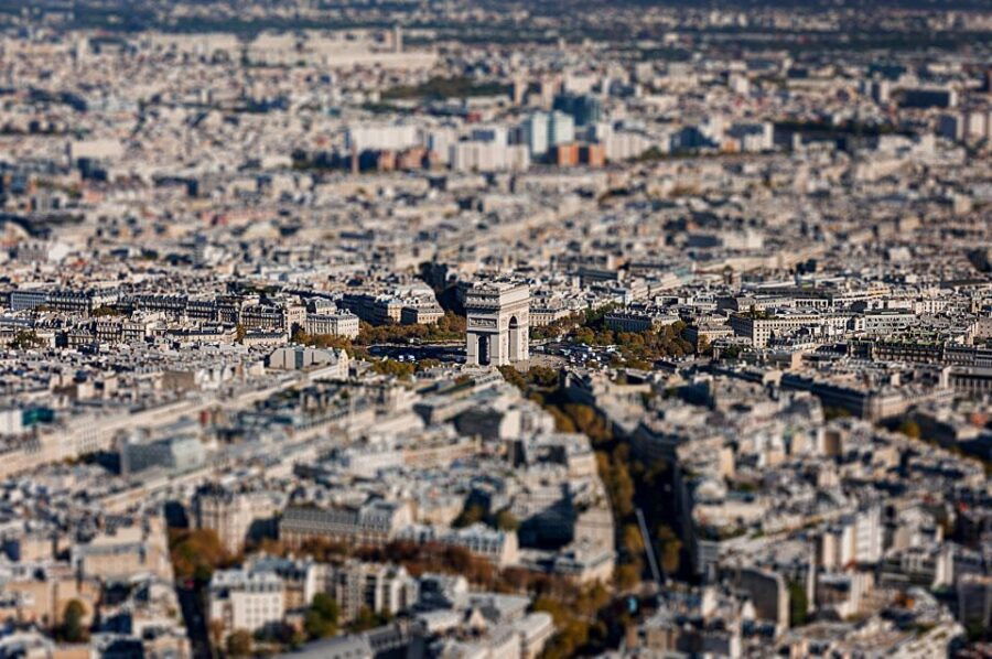 L’arc De Triomphe and the Champs-Élysées Discovery Tour