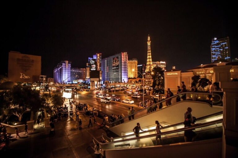 Las Vegas: Las Vegas Strip Night Tour With Spanish Guide