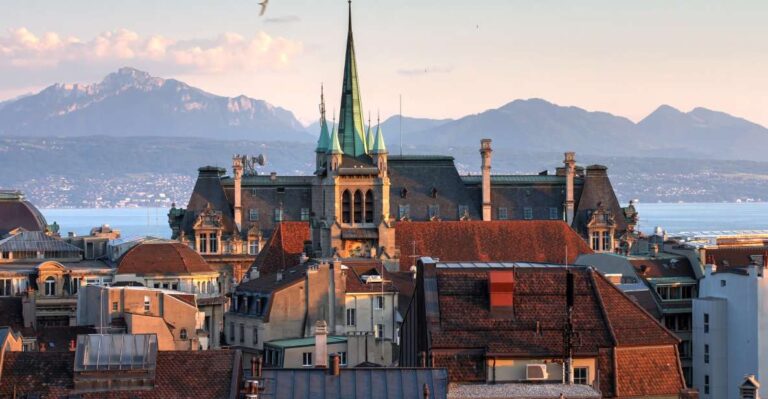 Lausanne: First Discovery Walk and ReadingWalkingTour