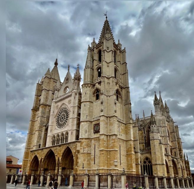 Leon: Private Tour With Cathedral Visit
