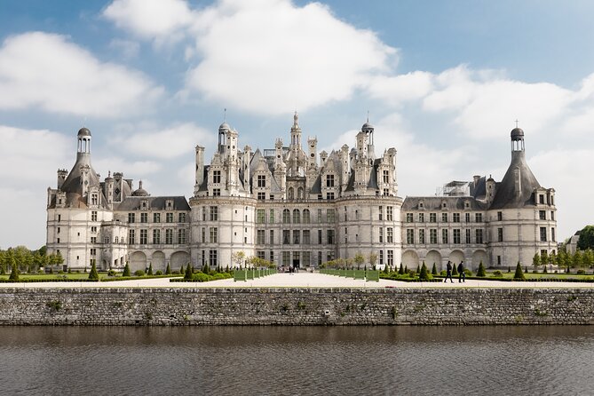 Loire Valley Castles Guided Tour With Transportation From Paris