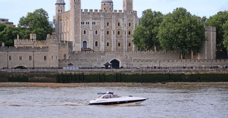 London: 2 Hour Private Luxury Yacht Hire on the River Thames