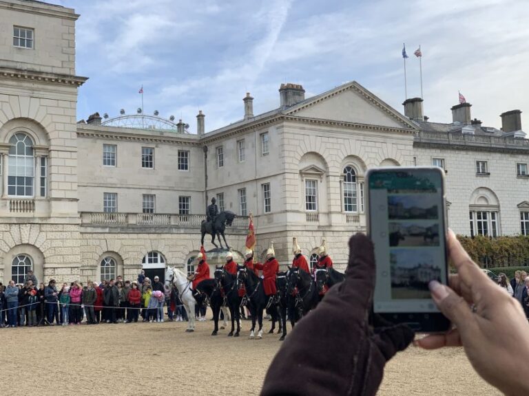 London: Changing of the Guard Private Group or Family Tour