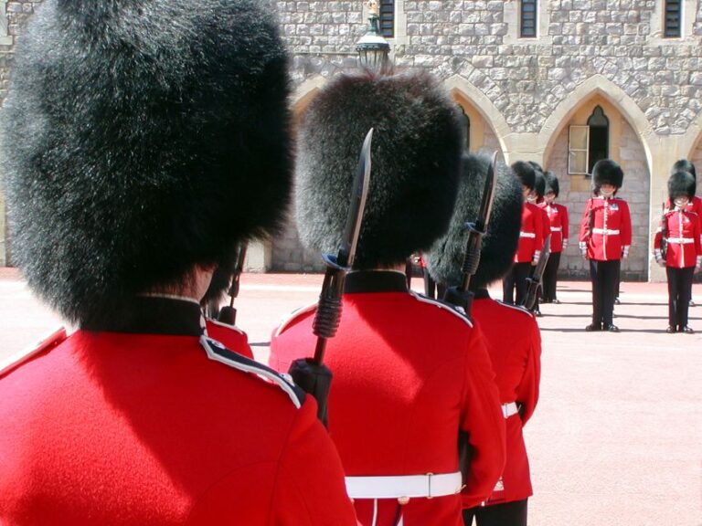 London: Changing of the Guards Ceremony Guided Walking Tour