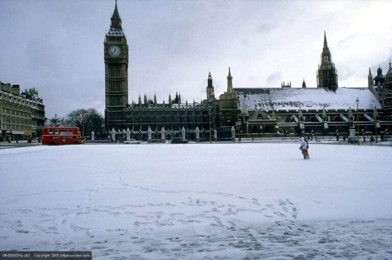 London: Christmas Sights and Sounds of London Tour