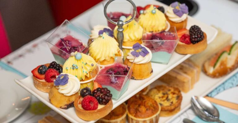 London: Gin and Afternoon Tea Bus Tour With Audio Guide