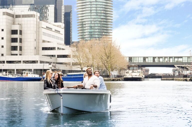London: Goboat Rental in Canary Wharf With London Docklands