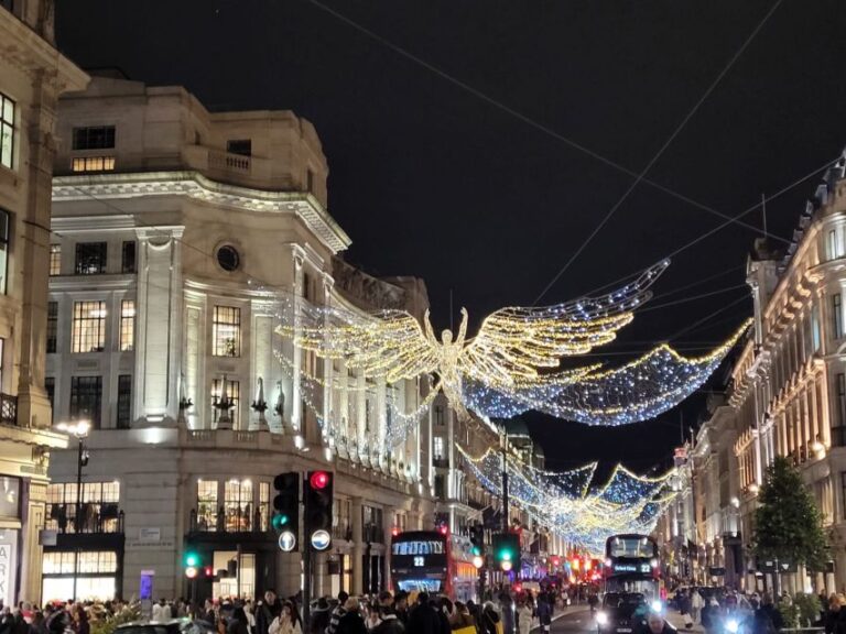 London: Private Christmas Lights and Markets Walking Tour