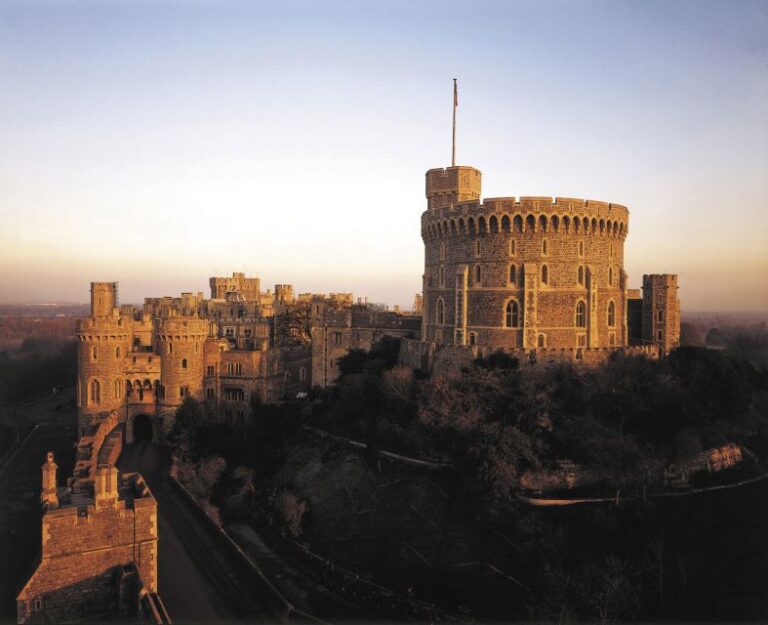 London: Transfer to Southampton With Windsor Castle Visit