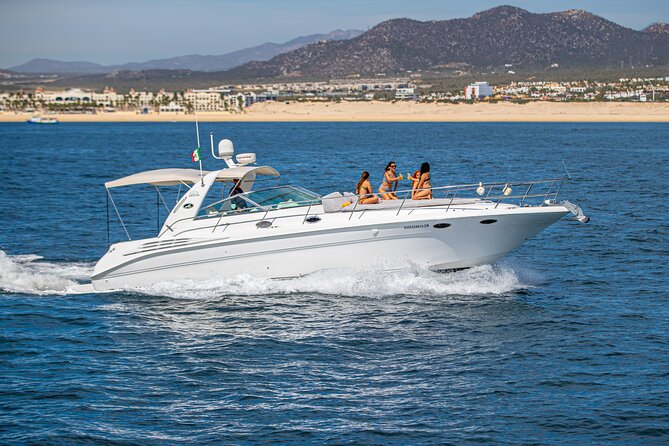 Luxury 42 Yacht Tour in Cabo for Snorkeling and Sunset
