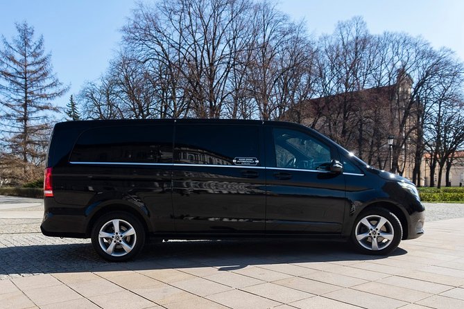 Luxury Transport From/To Warsaw – Vienna / International Airport by Private Van