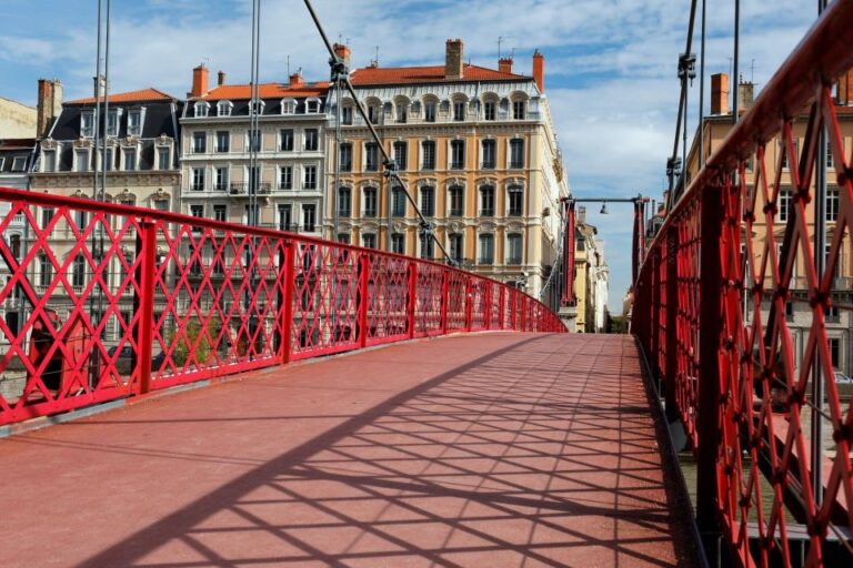 Lyon: Express Walk With a Local in 60 Minutes