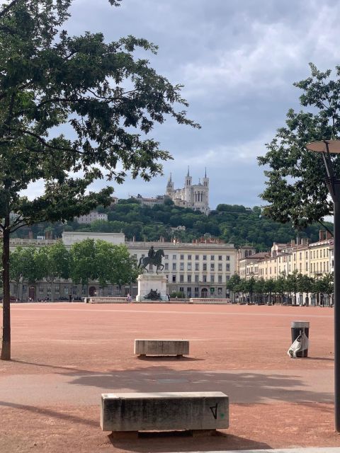 Lyon: Gastro & Bouchon Culinary Delights Tour