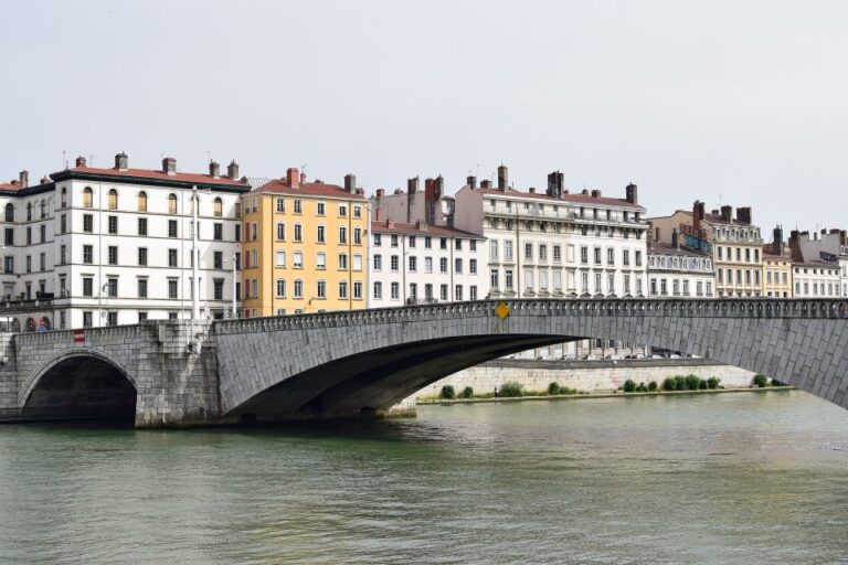 Lyon: Private Historic Guided Walking Tour