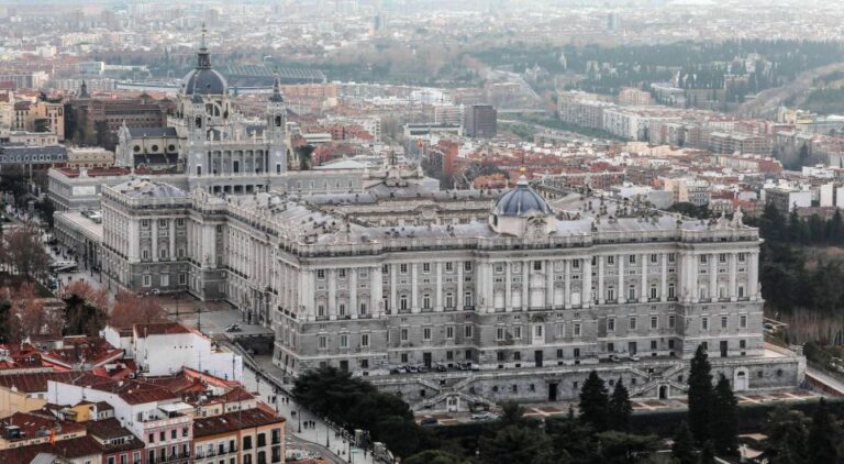 Madrid: City Walking Tour & Royal Palace Skip-the-Line Tour