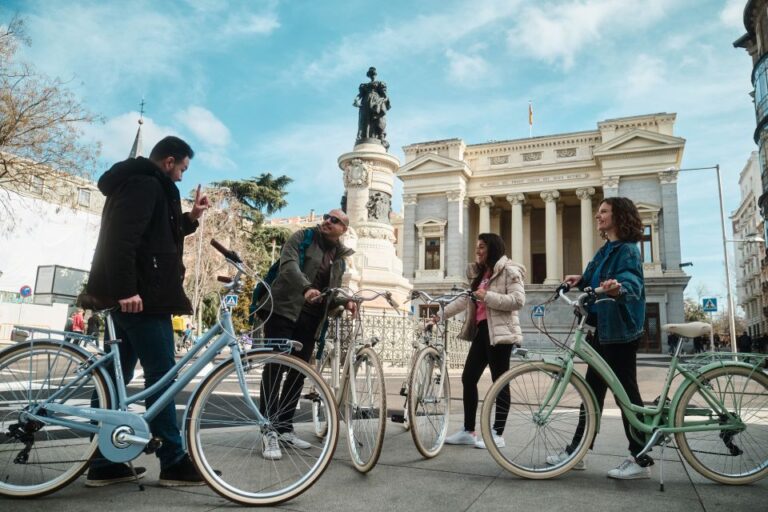 Madrid: Guided Historical Vintage Bike Tour With Tapas