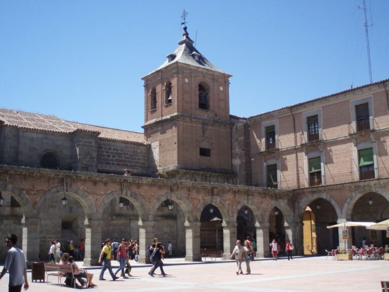 Madrid: Private 12-Hour Tour to Ávila and Segovia