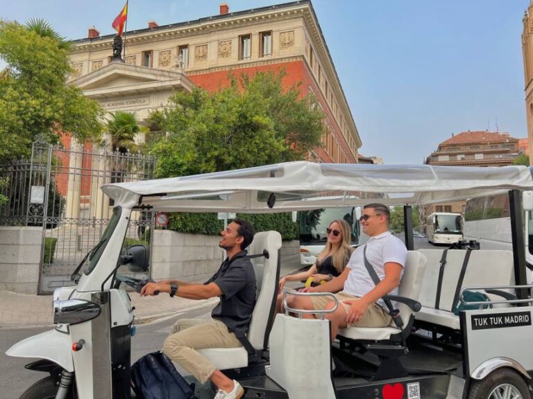 Madrid: Private Tuk-Tuk City Highlights Tour